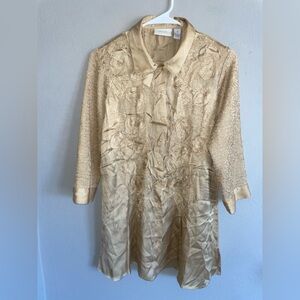 Chico's Cream Textured Women's long blouse sz 1 plus sized